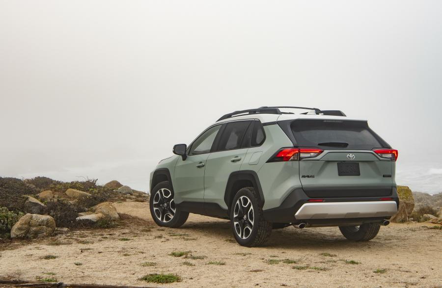  Toyota RAV4 Adventure 2018 года  (NA) (фото 15 из 196)